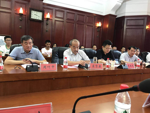 珞珈情深 回饋母?！錆h大學(xué)舉行柯建東校友捐贈及校董聘任儀式